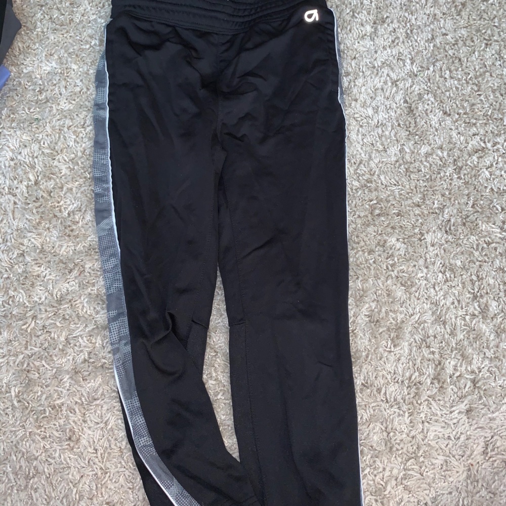 Black exercising sweatpants for kids